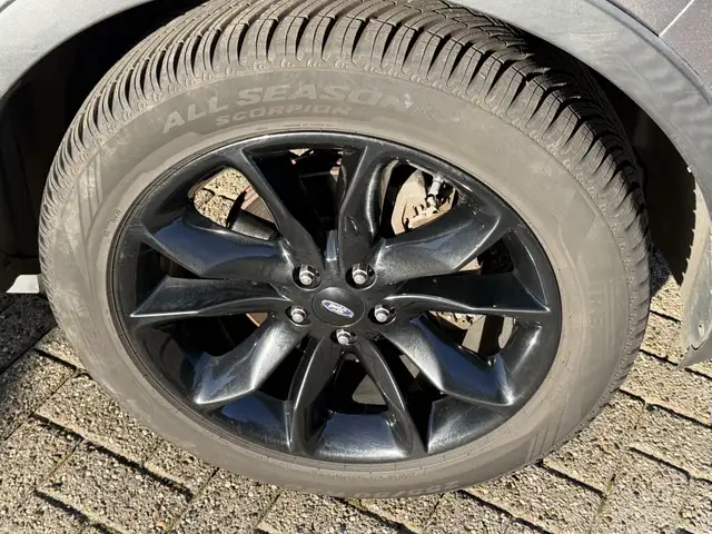 Ford Explorer view 13