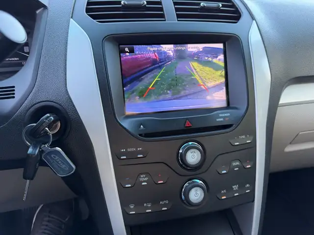 Ford Explorer view 11