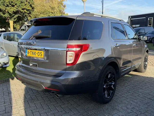 Ford Explorer view 14