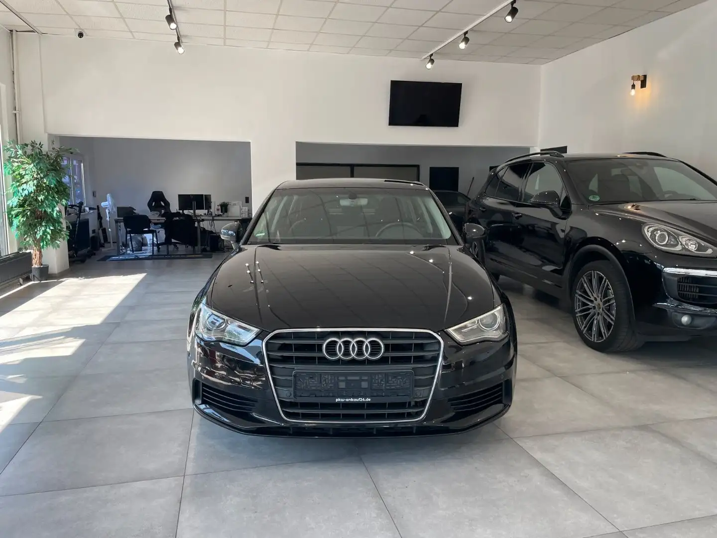 Audi A3 Limousine attraction Schwarz - 1
