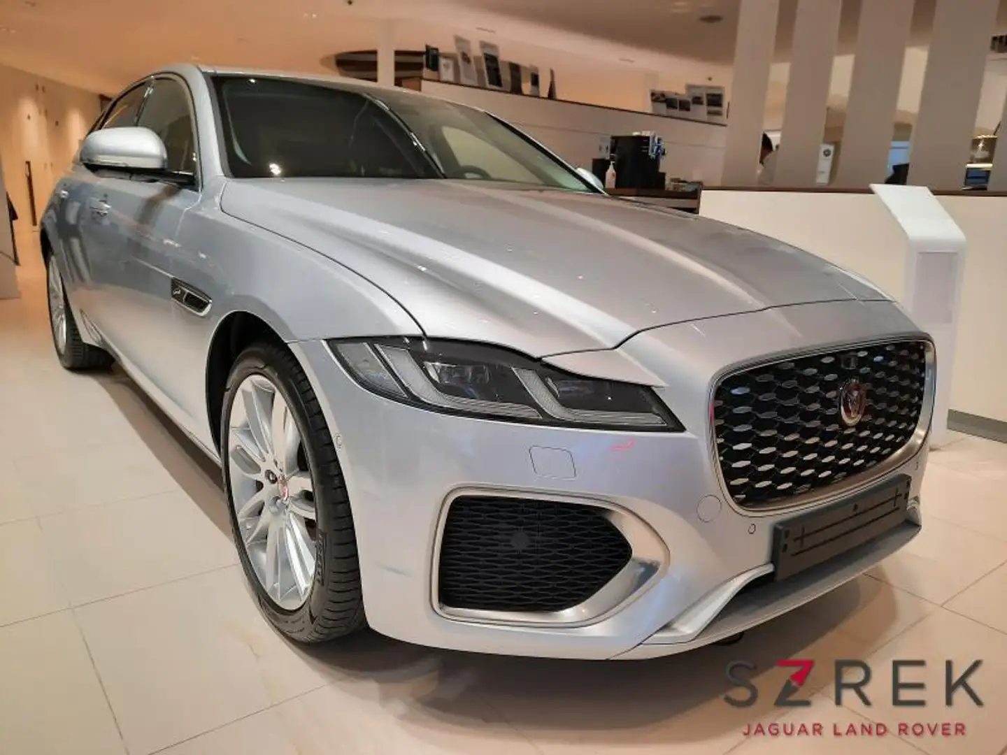 Jaguar XF P250 SE Argent - 2