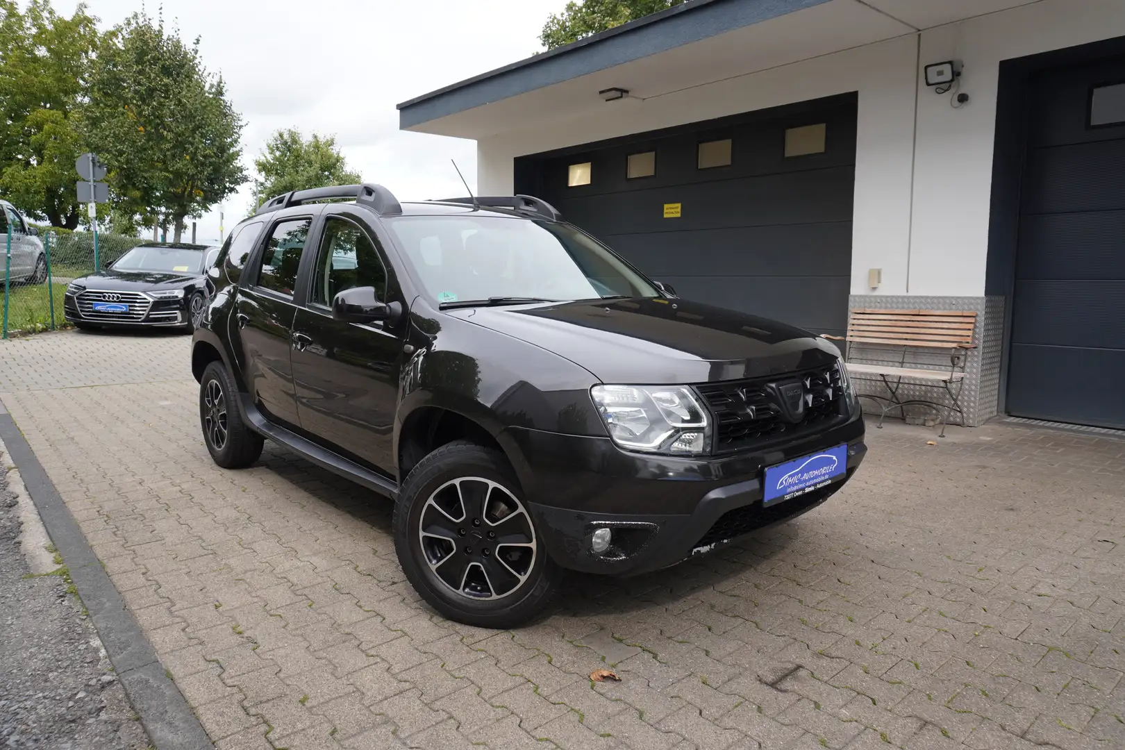 Dacia Duster 1.2 TCe Black Shadow 4x4 NAVI+KAMERA+PDC+TEMPOMAT Schwarz - 1