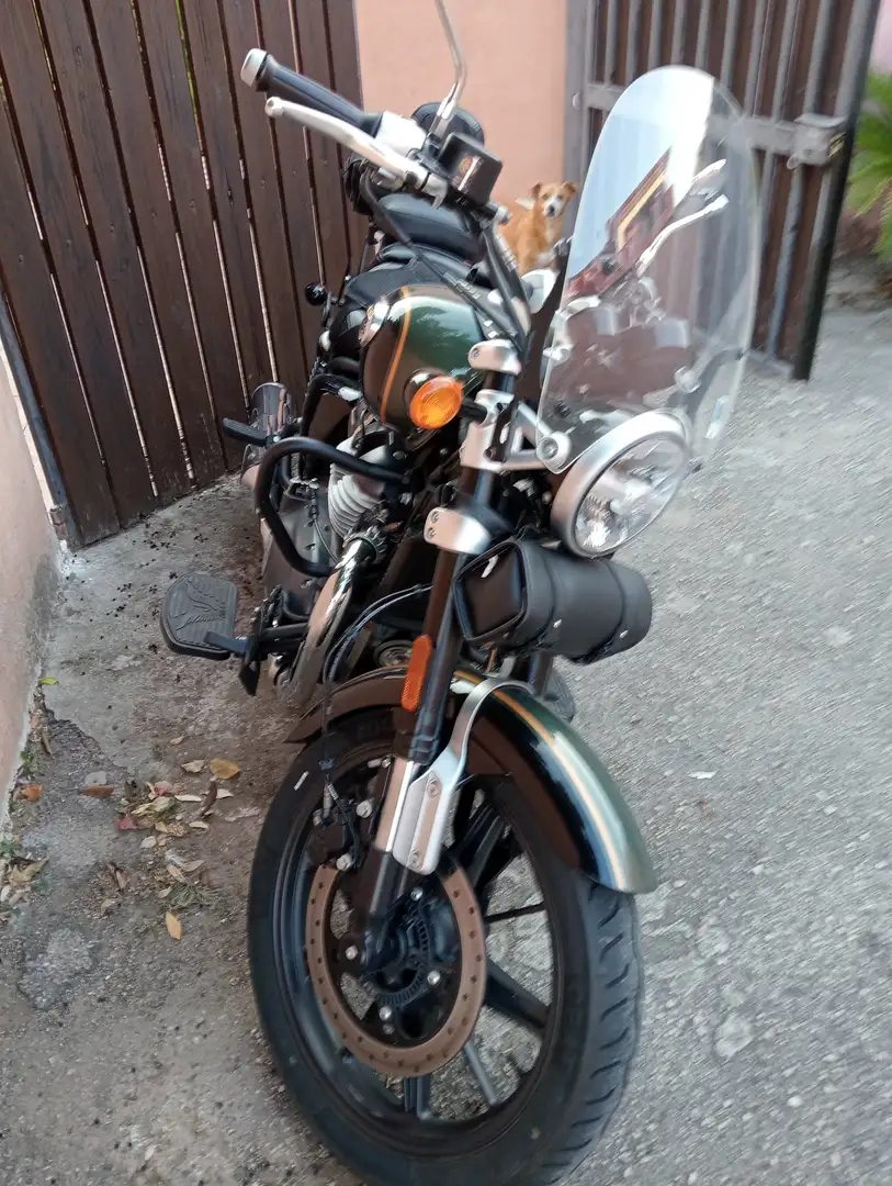 Royal Enfield Super Meteor 650 Verde - 2