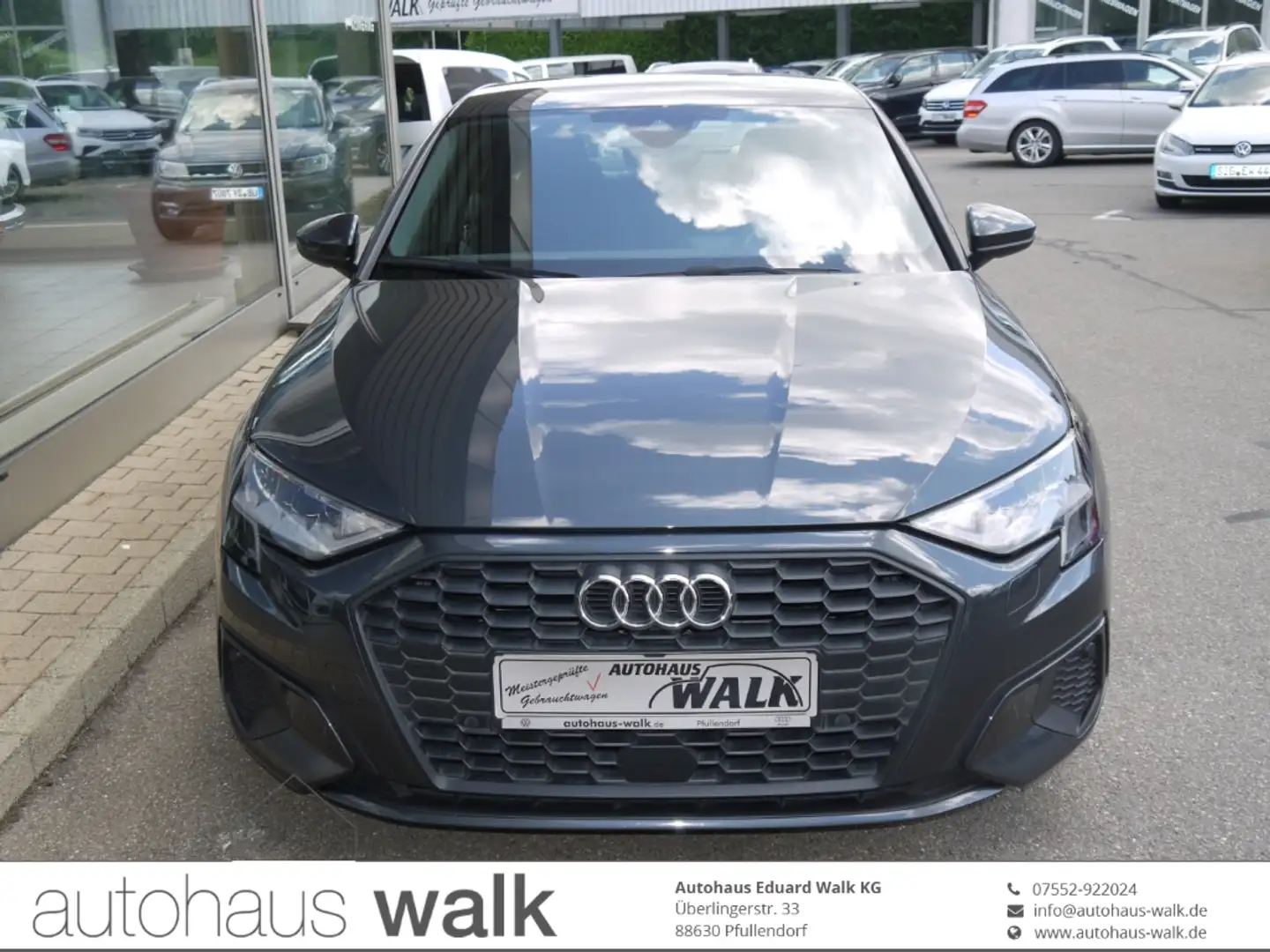 Audi A3 35 TFSI Limousine NAVI AHK GRA LED Grijs - 1