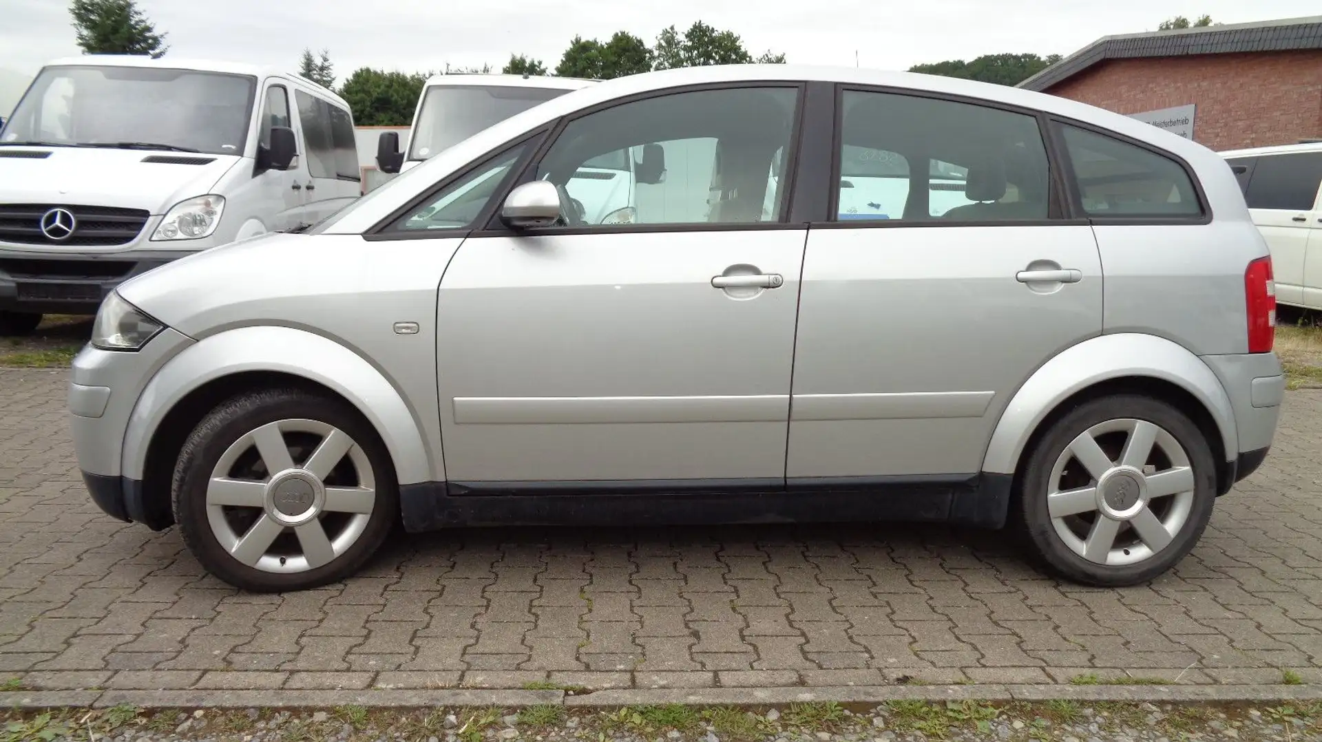 Audi A2 1.4 Stříbrná - 1