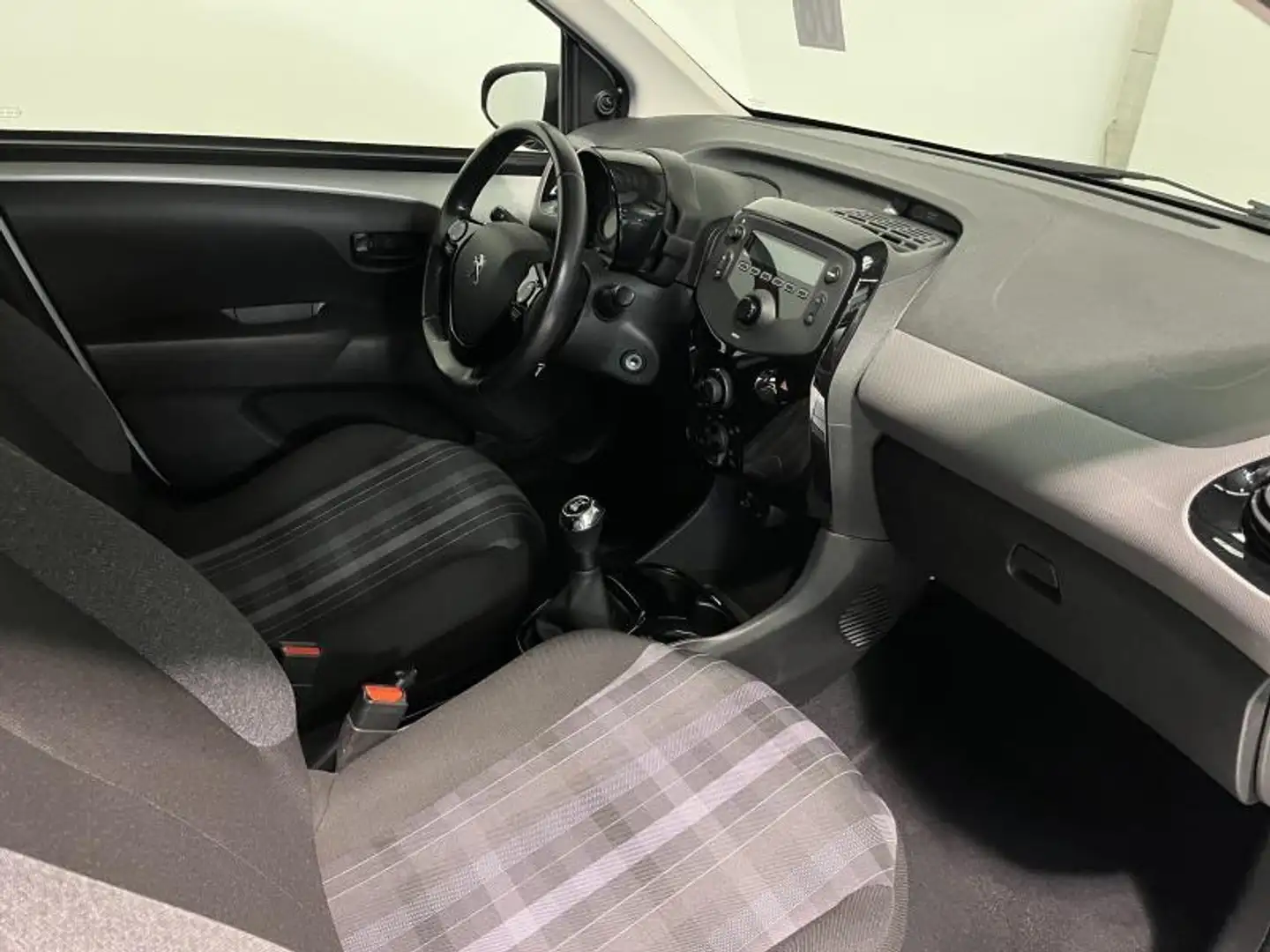 Peugeot 108 Style Grijs - 2