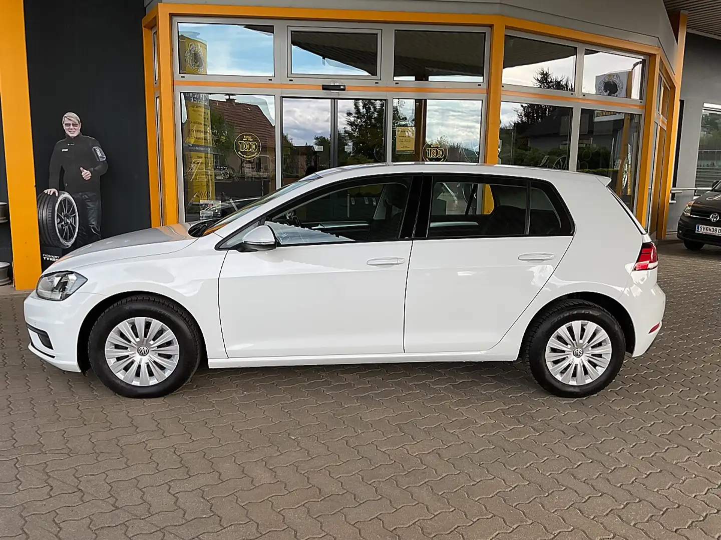 Volkswagen Golf 1,6 TDI SCR**NAVI*PDC*TEMPOMAT** Weiß - 2