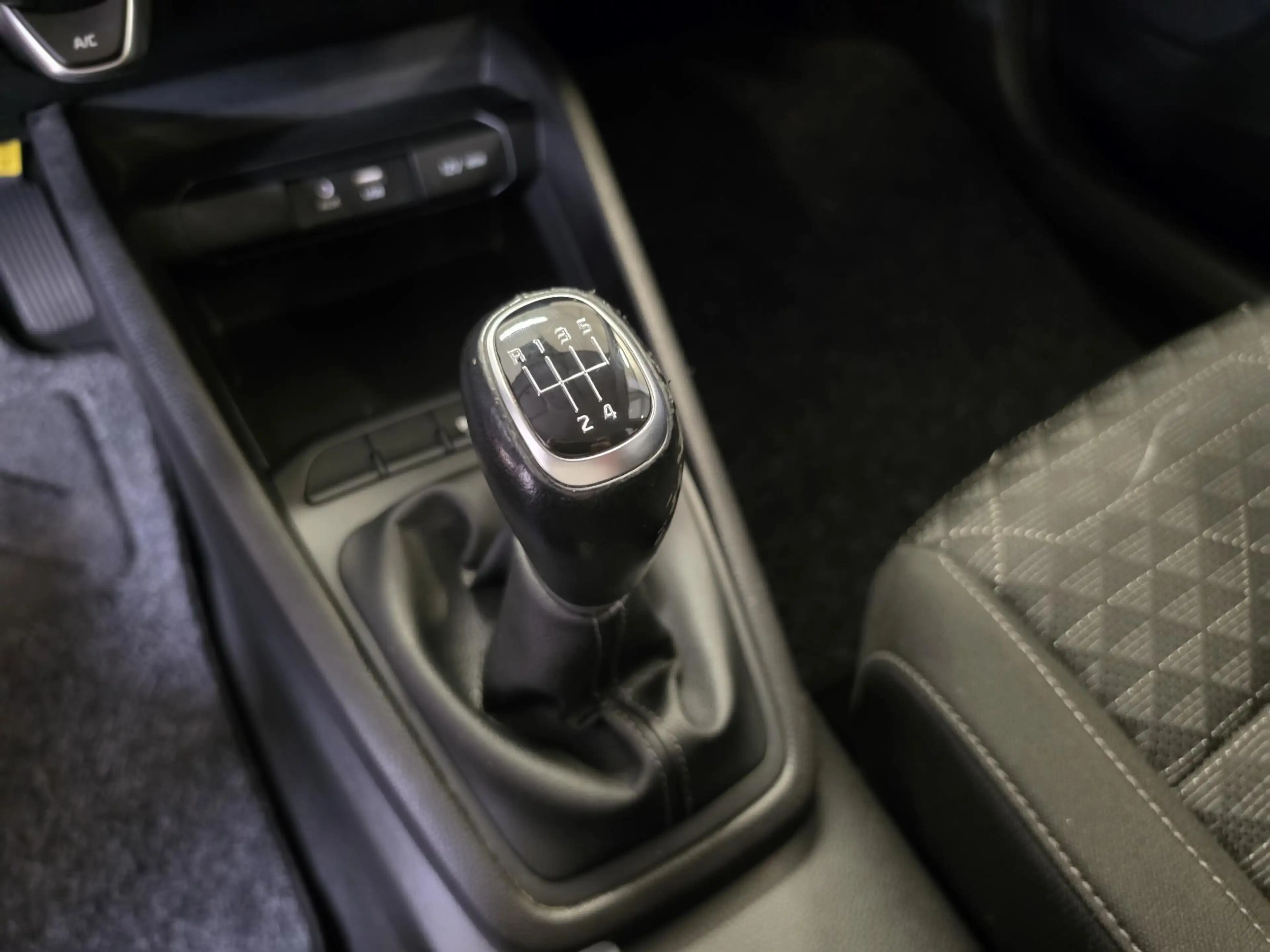 Kia Rio 1.0 TGDI DynamicLine | NAvigatie | Airco | Apple C — photo 24