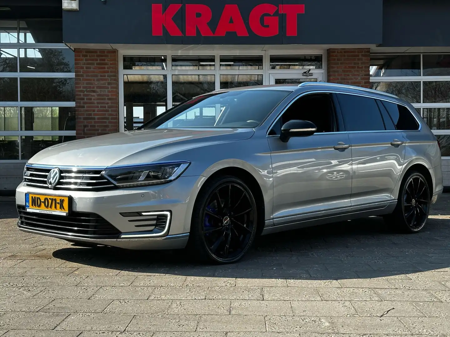 Volkswagen Passat Variant Connected Series 1.4 TSI GTE - APK 01-2026! Grijs - 1