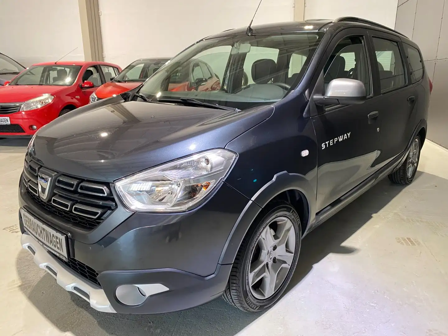 Dacia Lodgy 1.5 dCi Stepway*7 Sitze*Navi*Klima* Šedá - 1