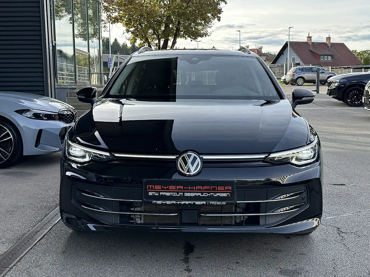 Volkswagen Golf Variant 1,5 TSI ACT mHEV Life DSG / AHK / ACC / RFK Schwarz - 2