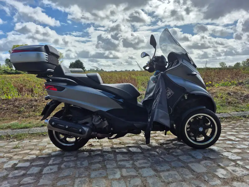 Piaggio MP3 500