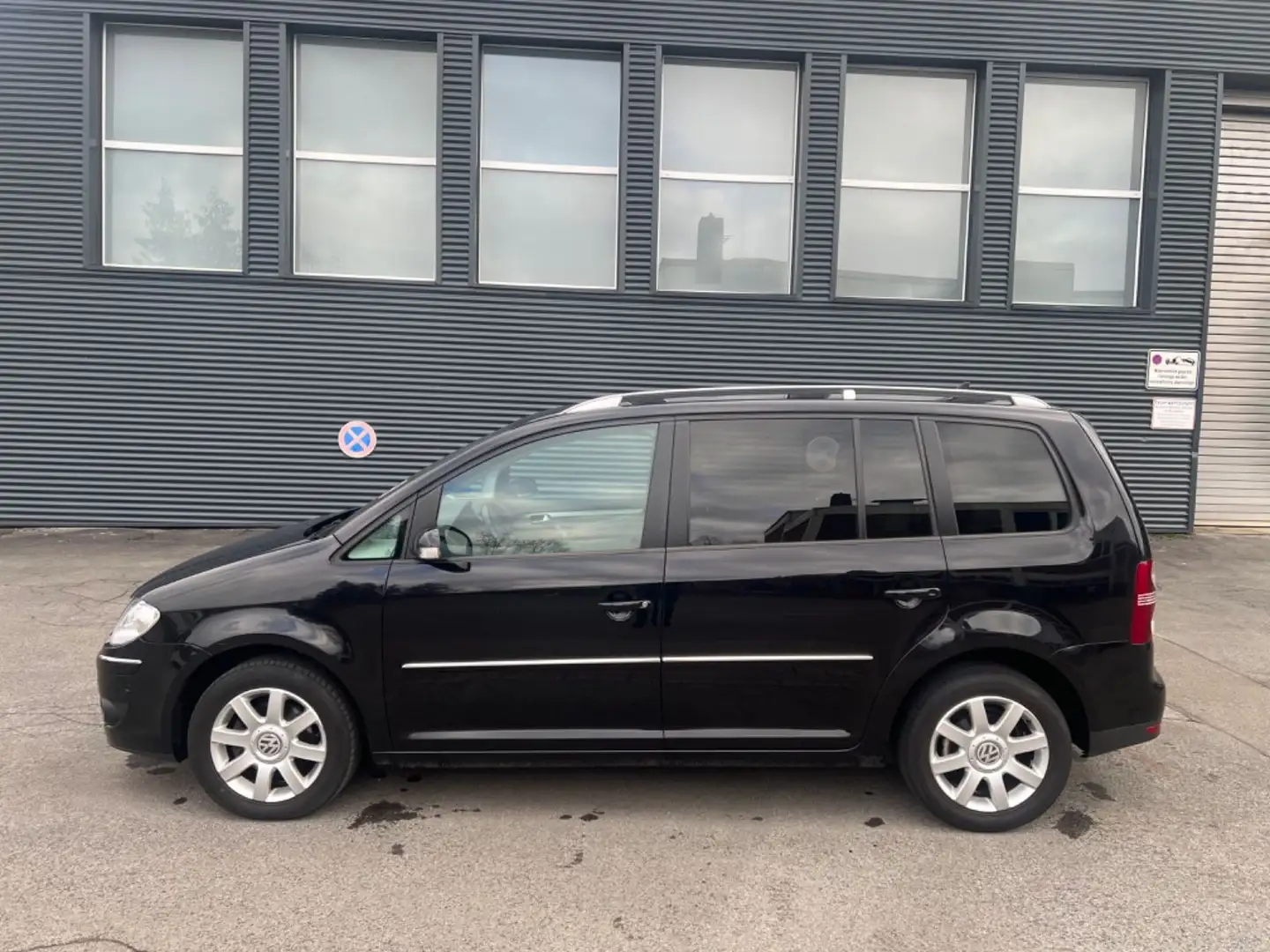 Volkswagen Touran Highline 2 Hand Navi Xenon Schwarz - 2