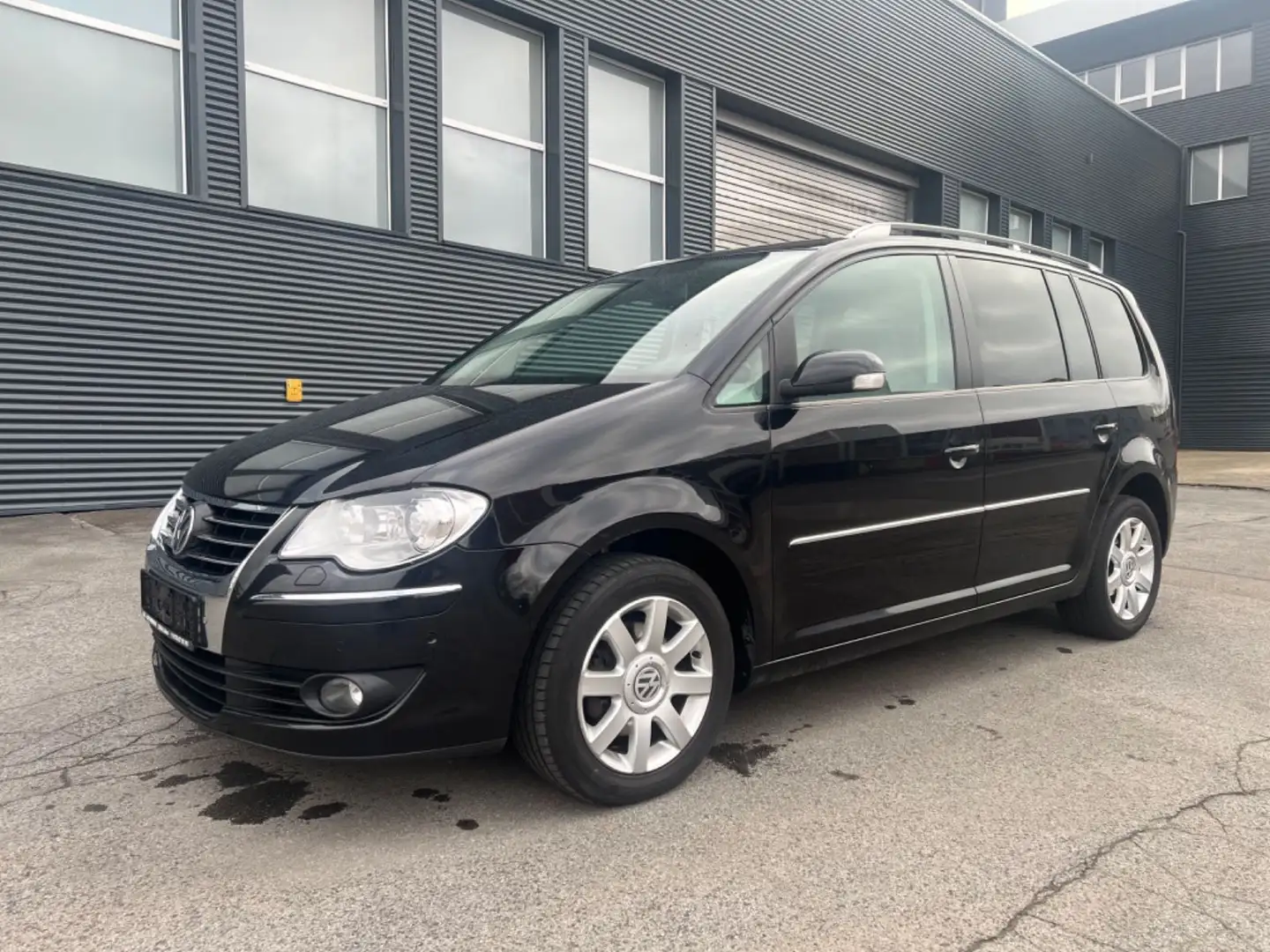 Volkswagen Touran Highline 2 Hand Navi Xenon Schwarz - 1