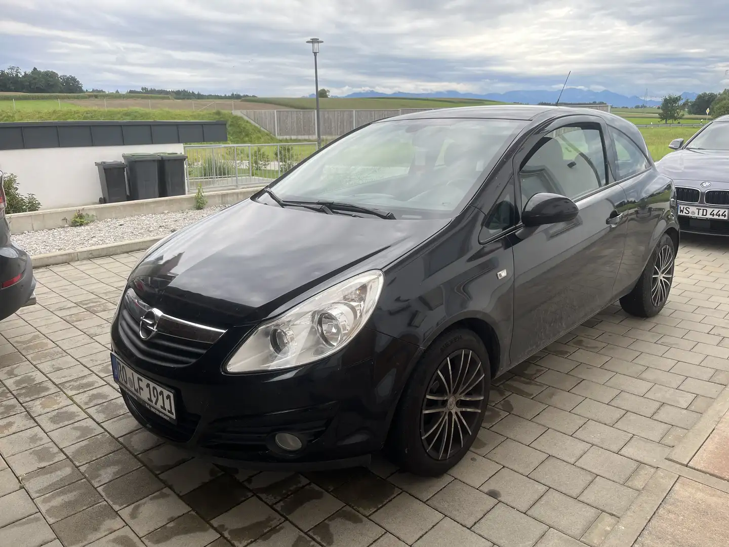 Opel Corsa 1.2 16V Color Edition Schwarz - 1