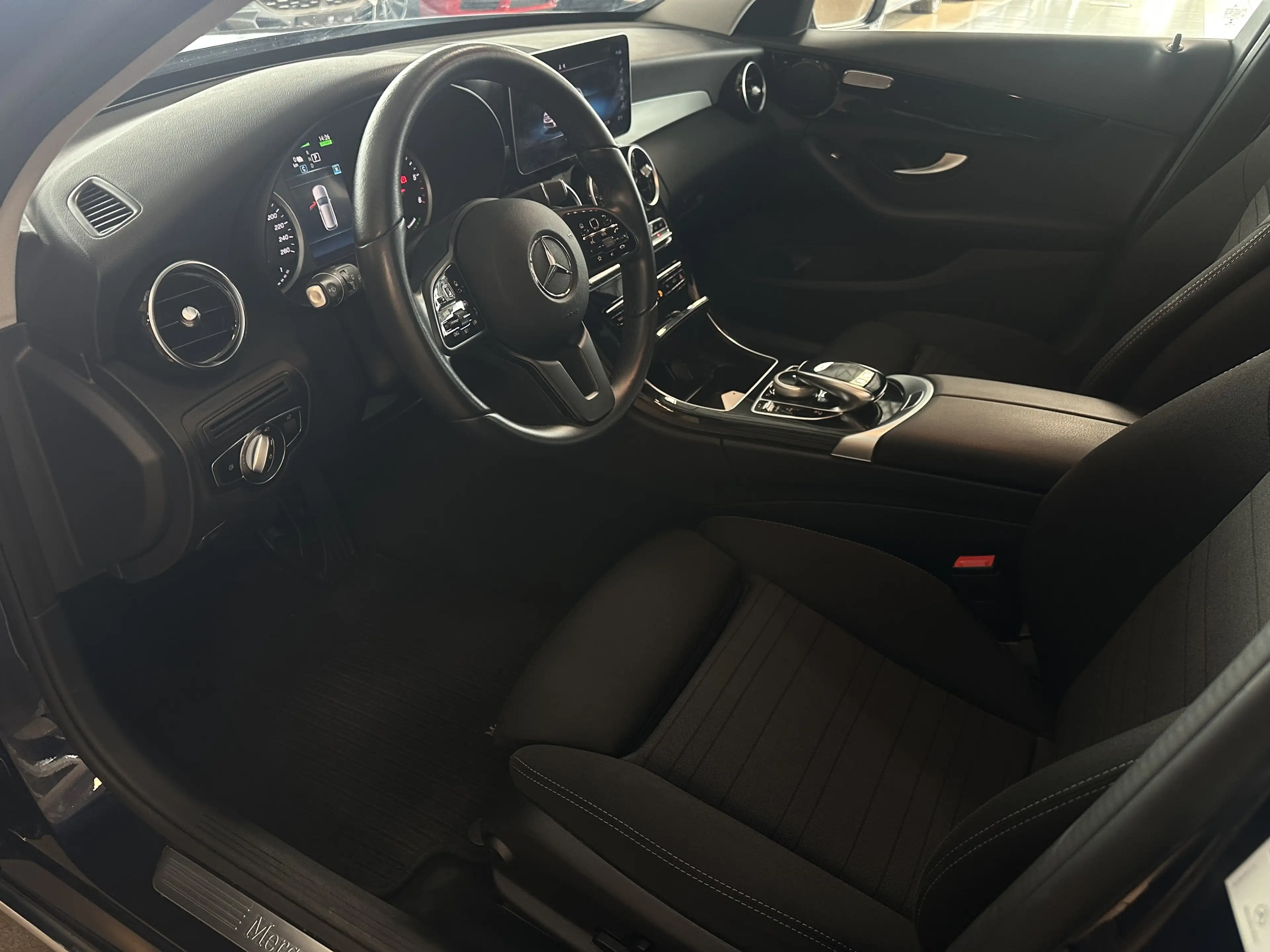 Mercedes-Benz C 300 de Business Navi AHK LED SHZ PDCv+h — photo 8