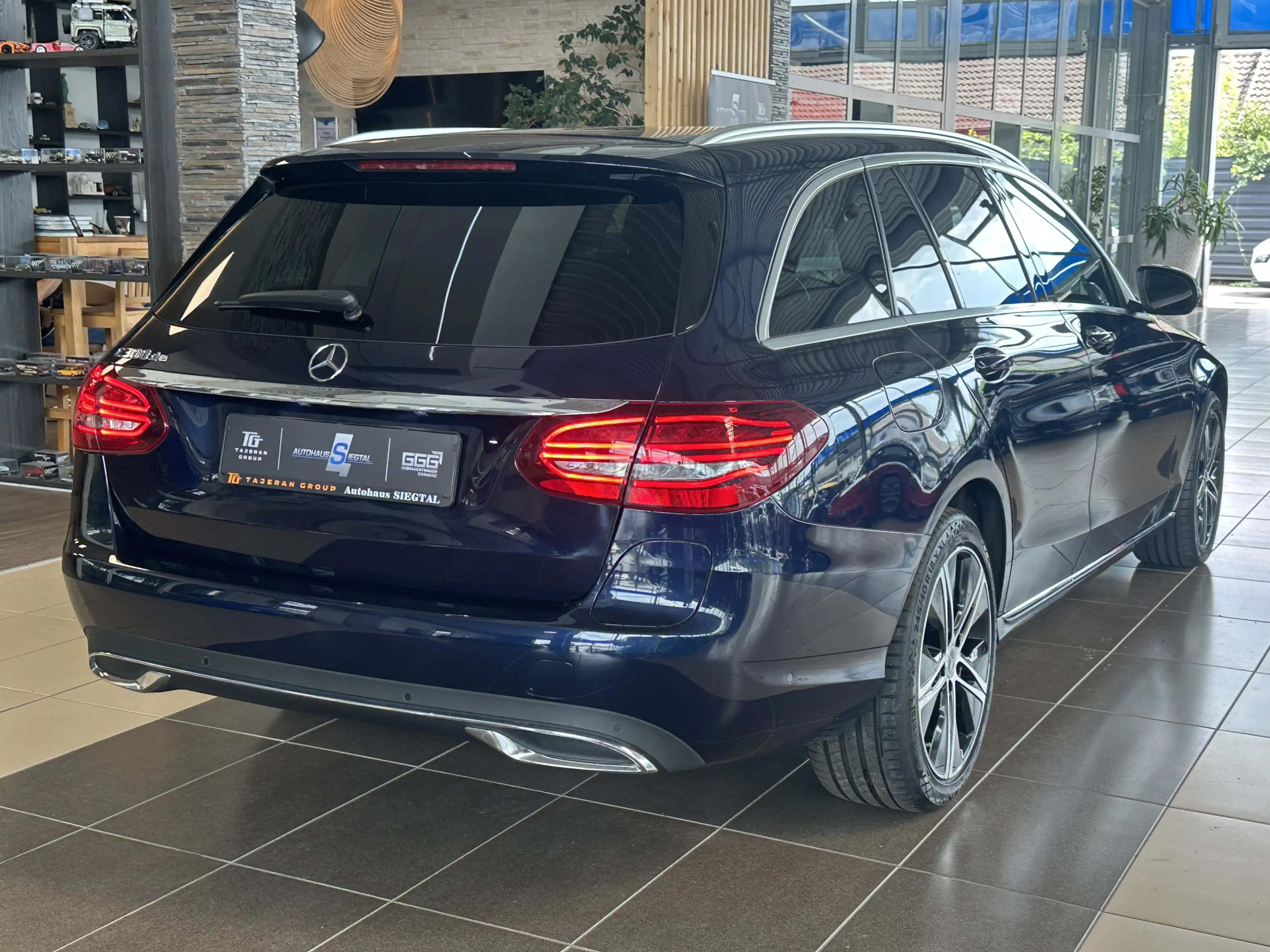 Mercedes-Benz C 300 de Business Navi AHK LED SHZ PDCv+h — photo 6