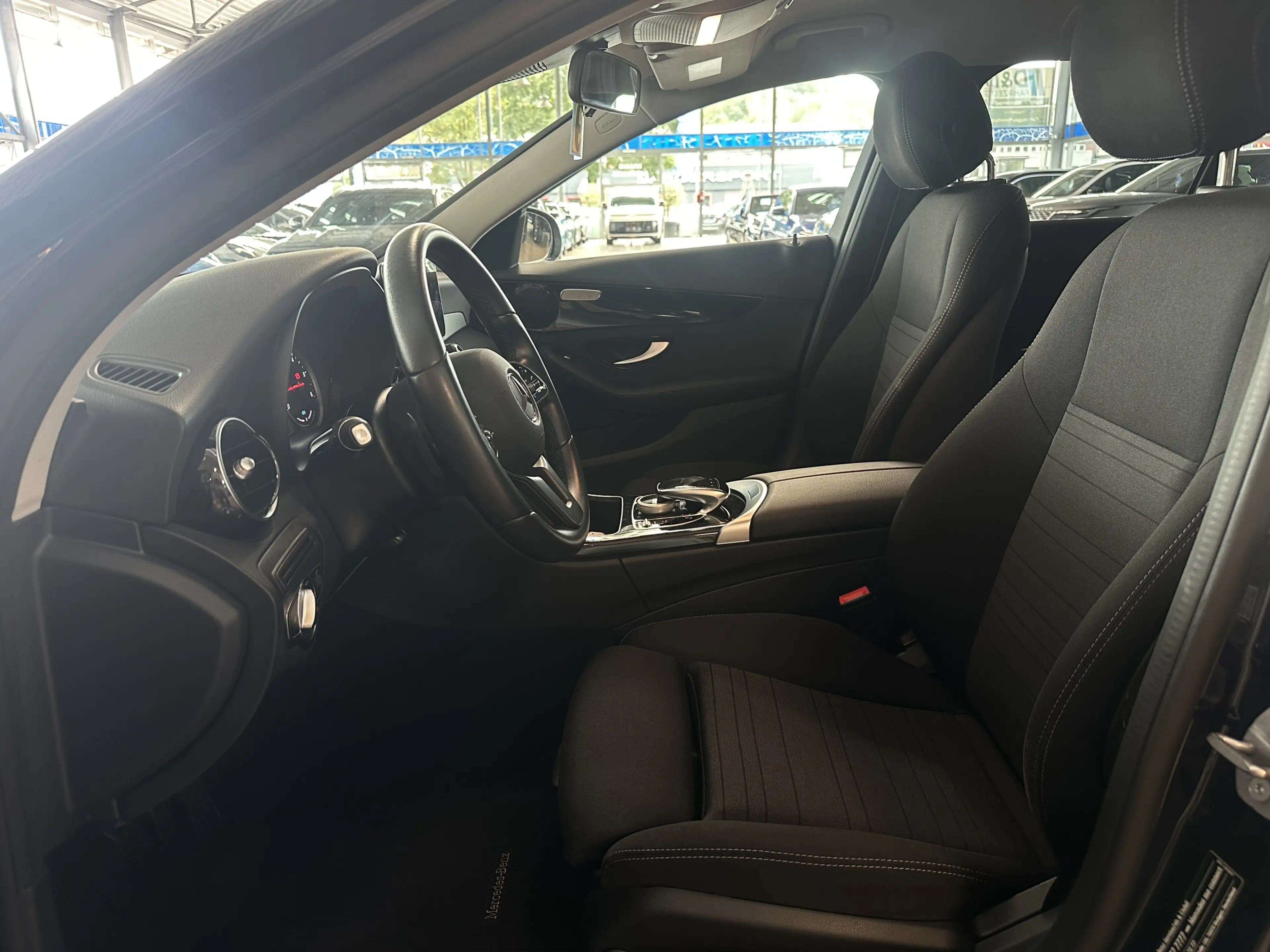 Mercedes-Benz C 300 de Business Navi AHK LED SHZ PDCv+h — photo 9