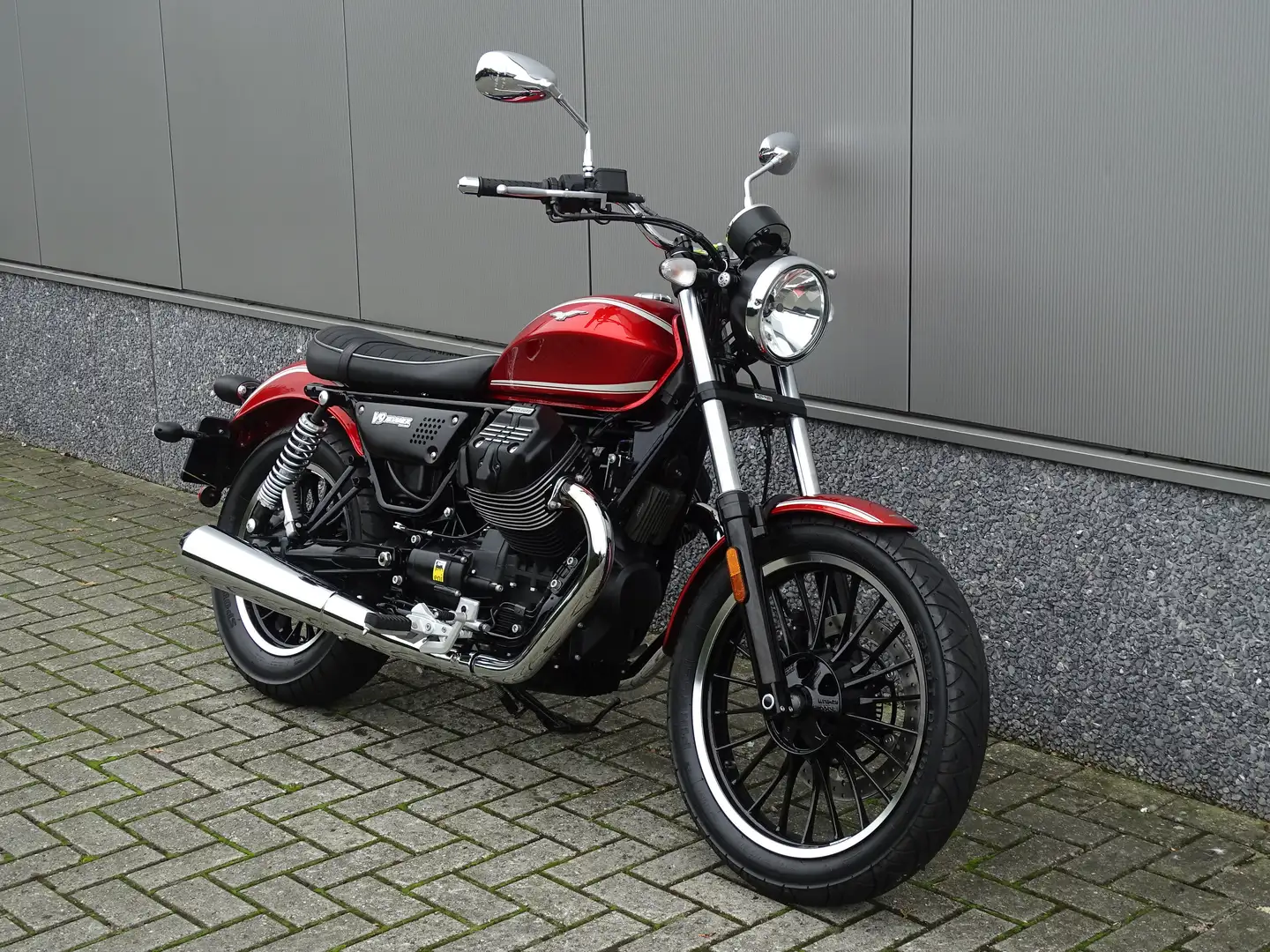 Moto Guzzi V 9 ROAMER ABS Czerwony - 2