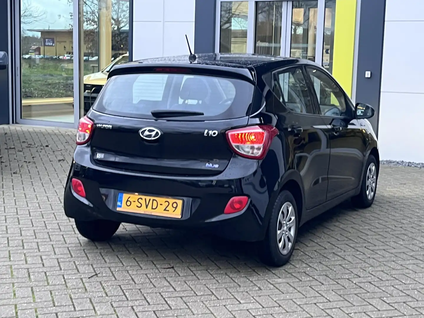 Hyundai i10 1.0i i-Motion Comfort Plus Climate control Zwart - 2
