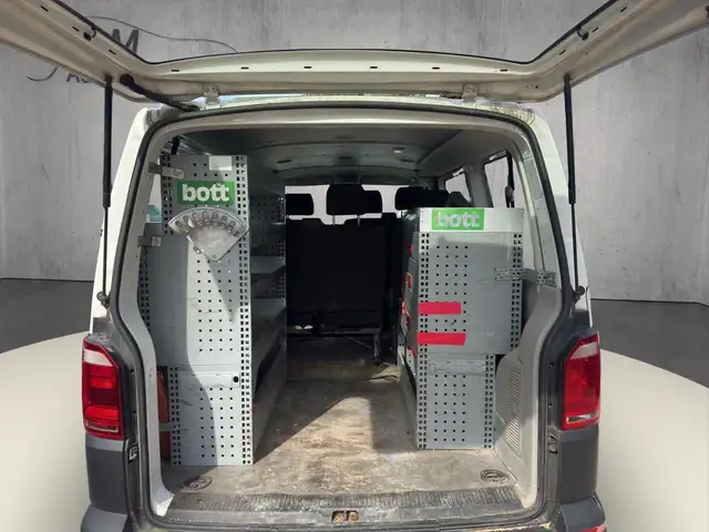 Volkswagen Transporter view 12