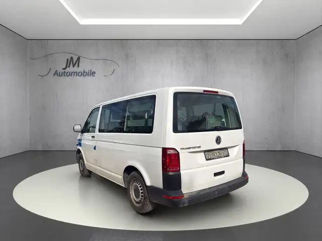 Volkswagen Transporter view 4