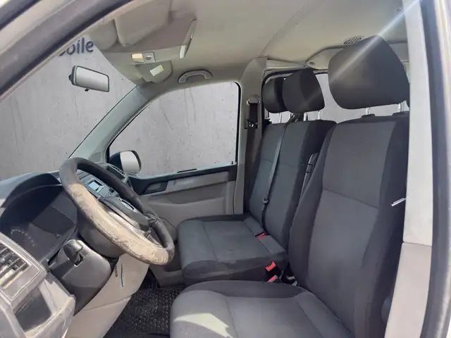Volkswagen Transporter view 7