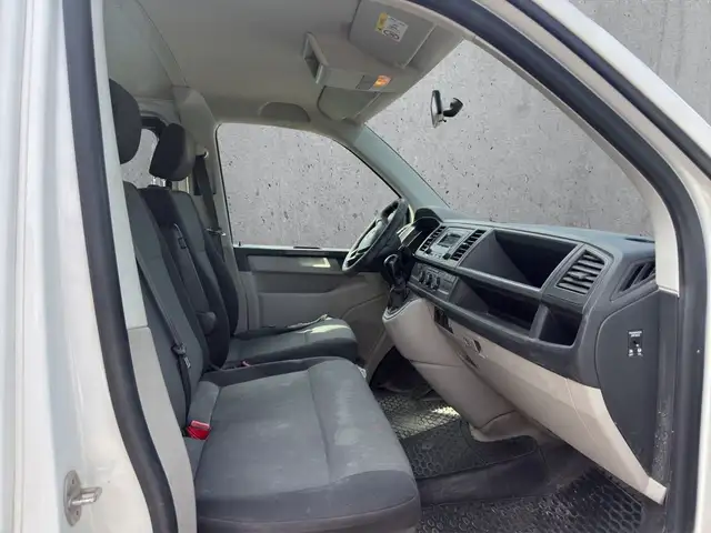 Volkswagen Transporter view 9