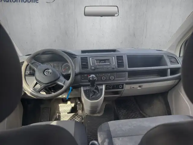 Volkswagen Transporter view 11