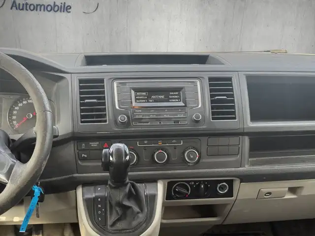 Volkswagen Transporter view 10