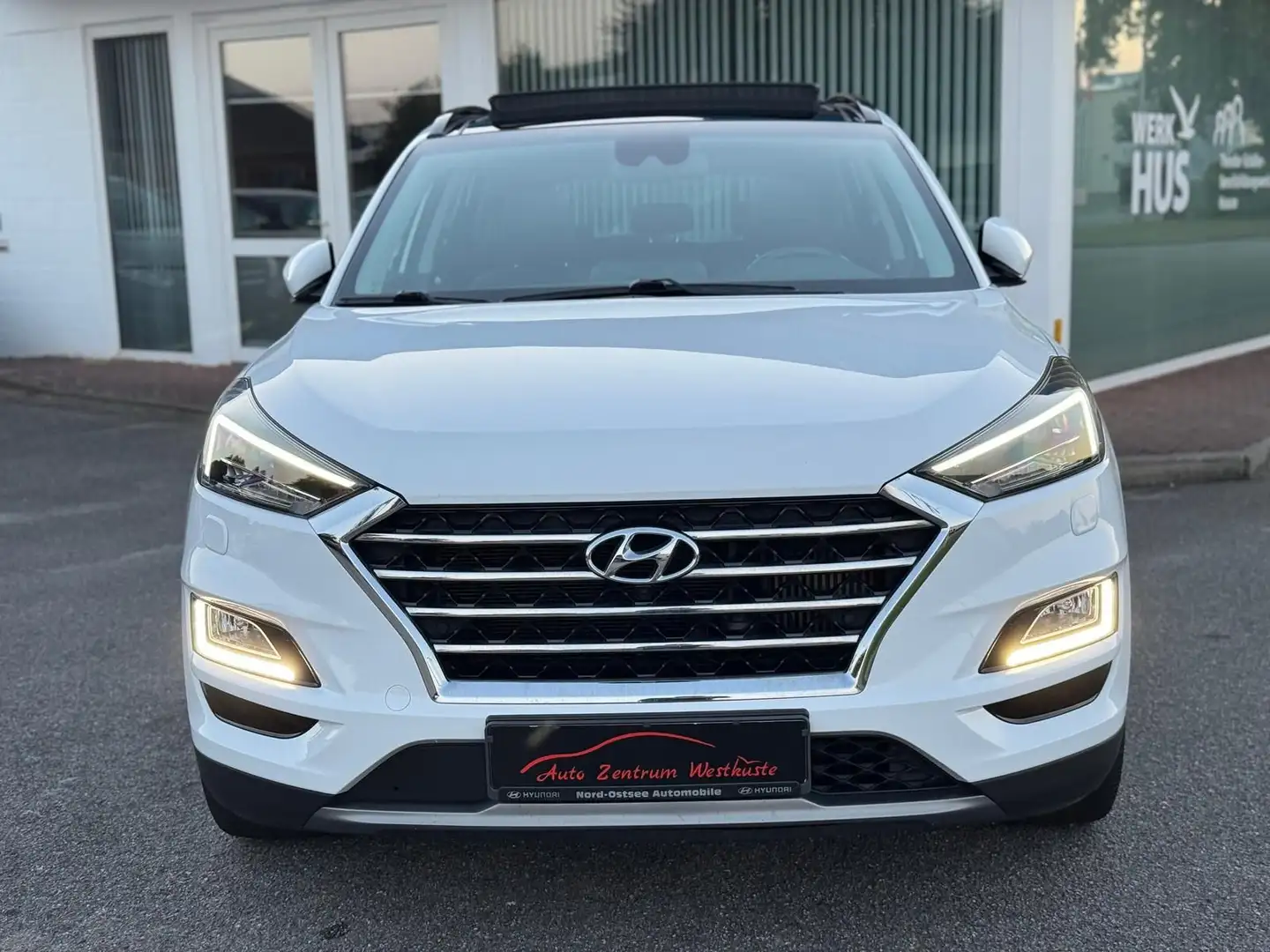Hyundai TUCSON 2.0 CRDi Premium 4WD  Pano AHK 360° 4xSHZ Blanc - 2