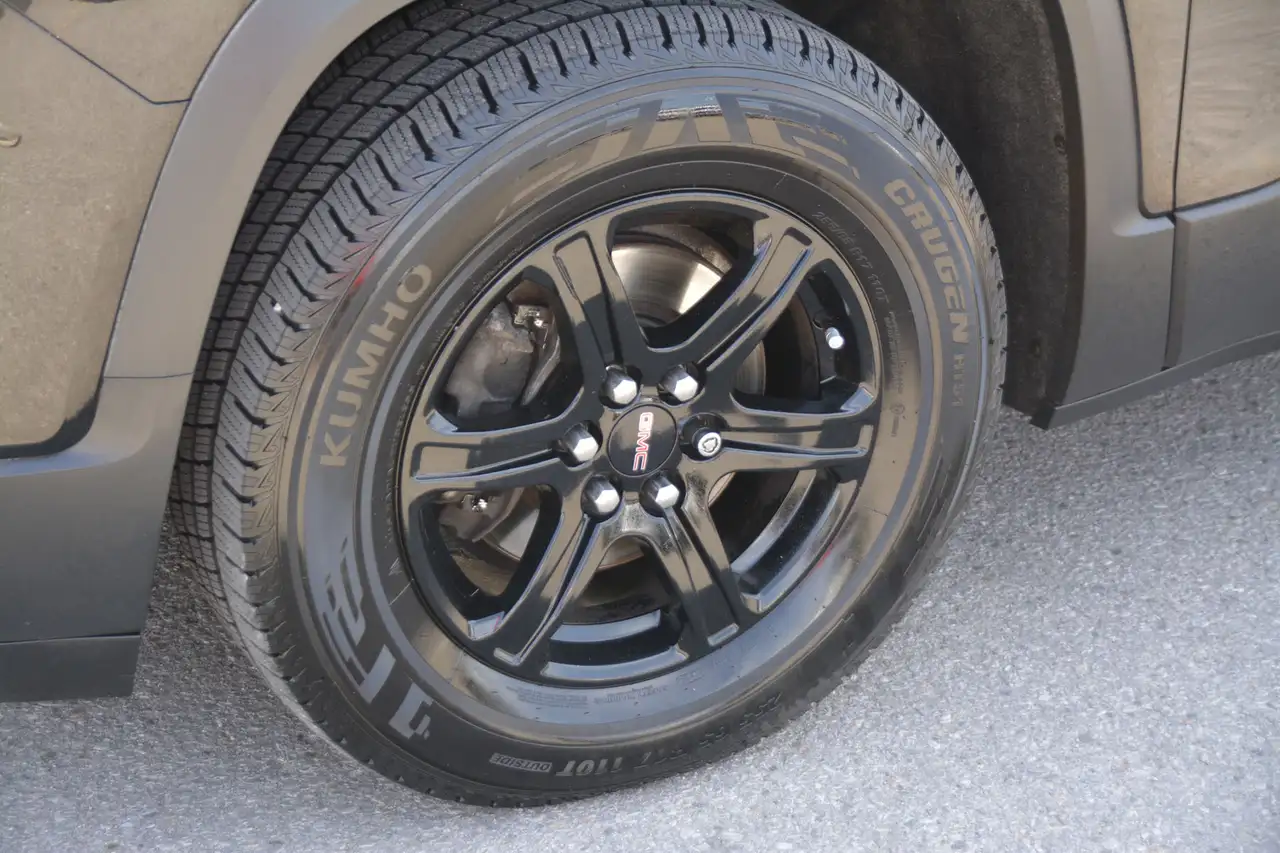 GMC Acadia снимка GMC Acadia