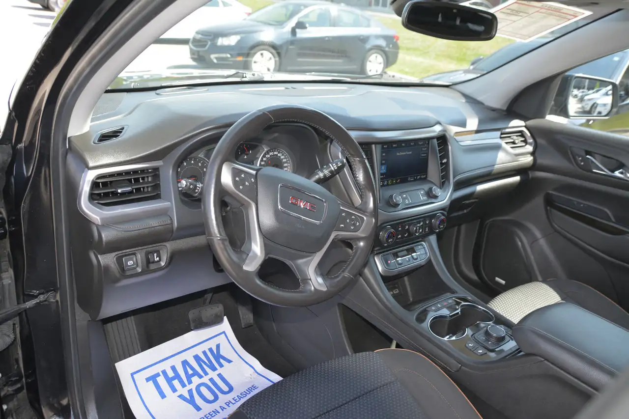 GMC Acadia снимка GMC Acadia