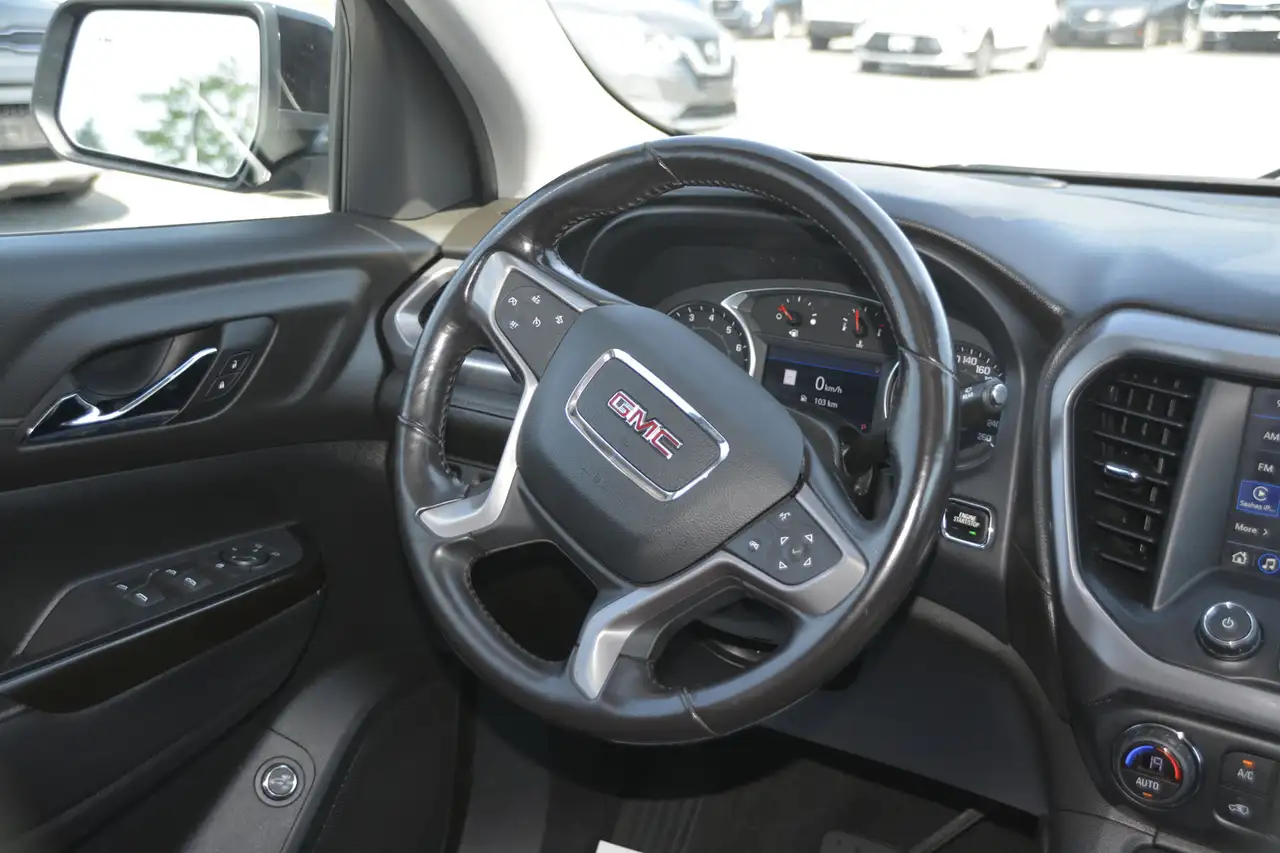 GMC Acadia снимка GMC Acadia
