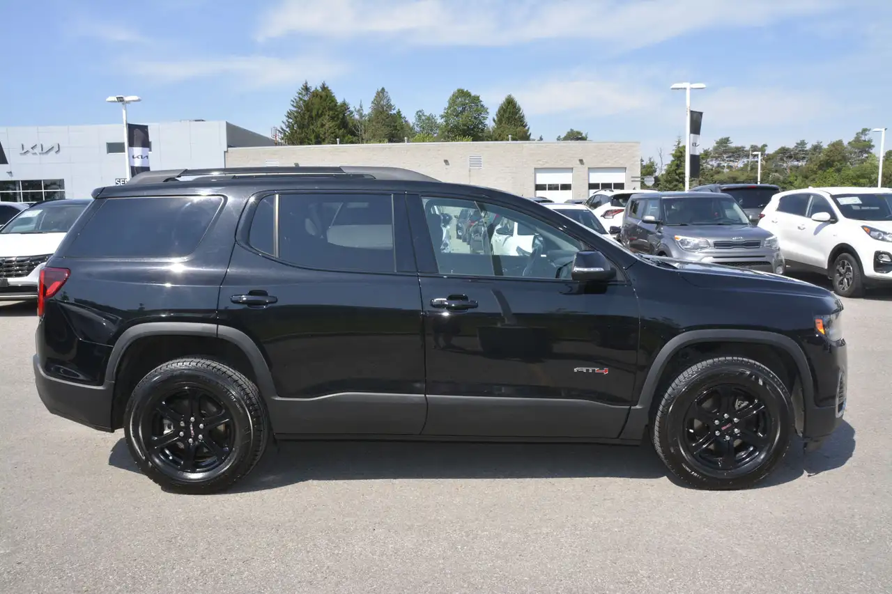GMC Acadia снимка GMC Acadia