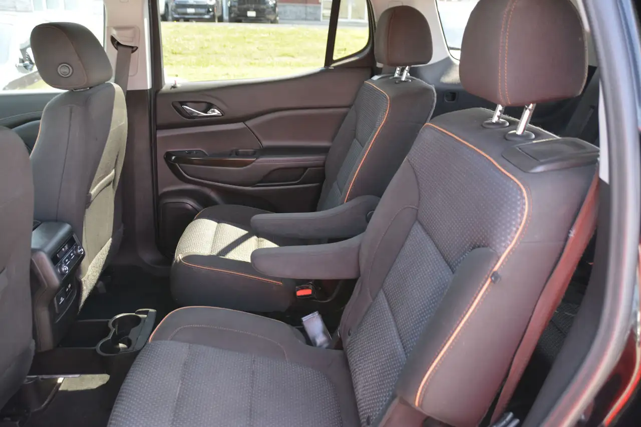 GMC Acadia снимка GMC Acadia