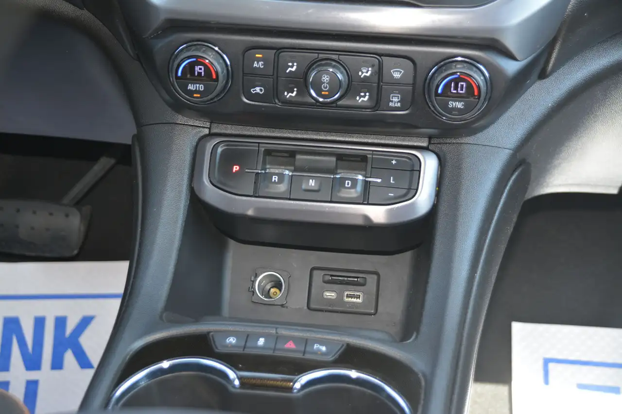 GMC Acadia снимка GMC Acadia