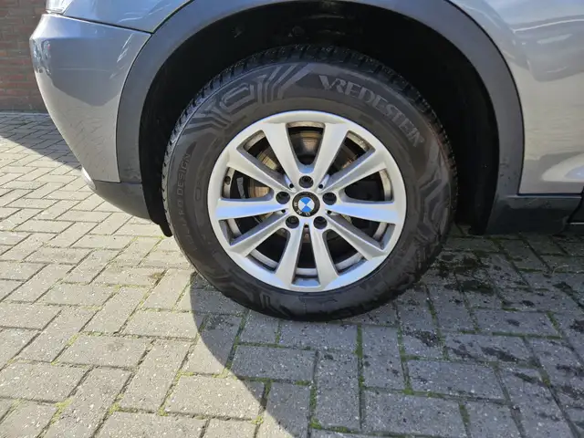 BMW X3 view 4