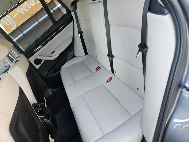 BMW X3 view 26