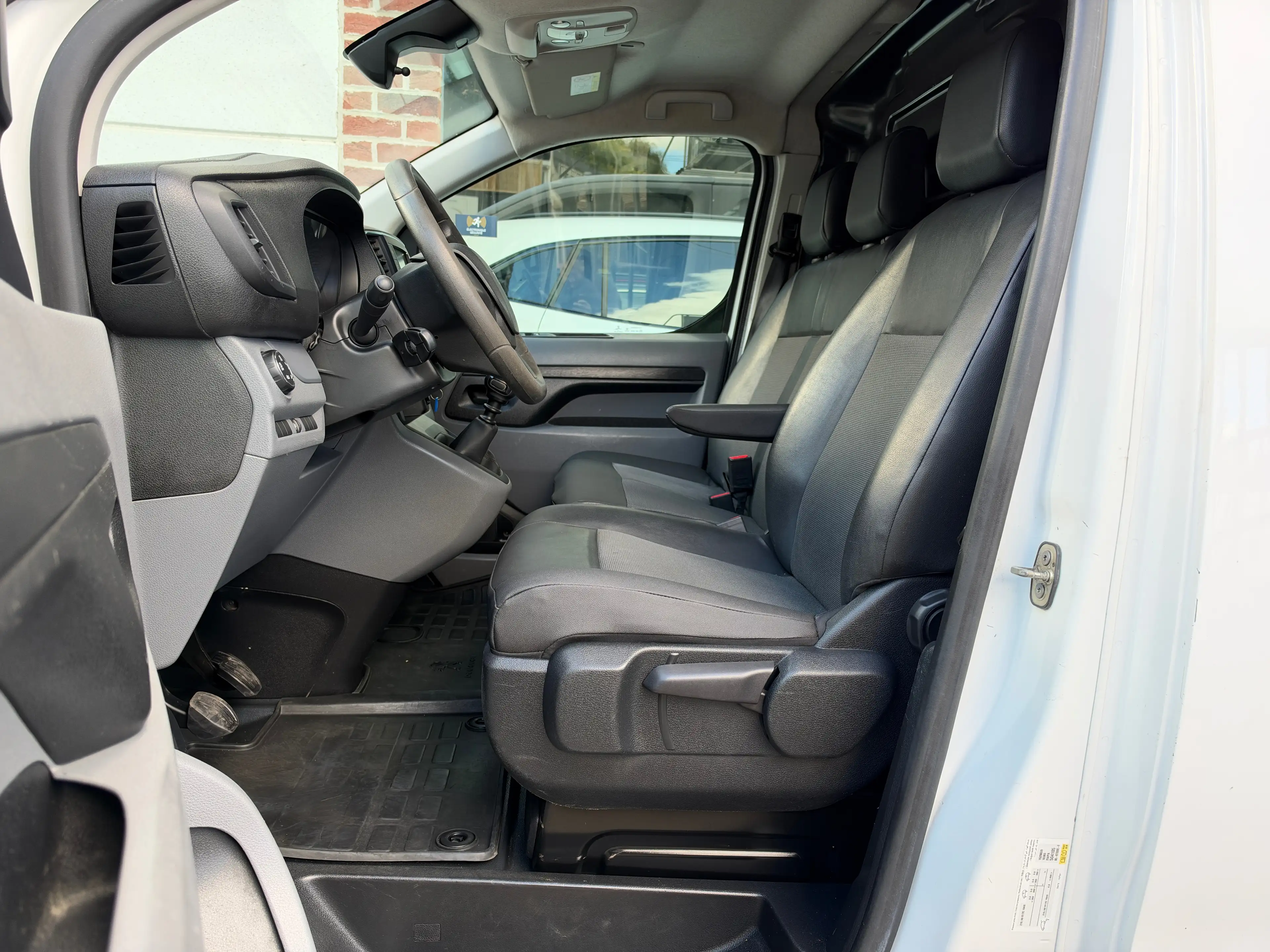 Peugeot Expert 310 2.0 BlueHDi L2H1 5p./3pl. Confort Édition — photo 9