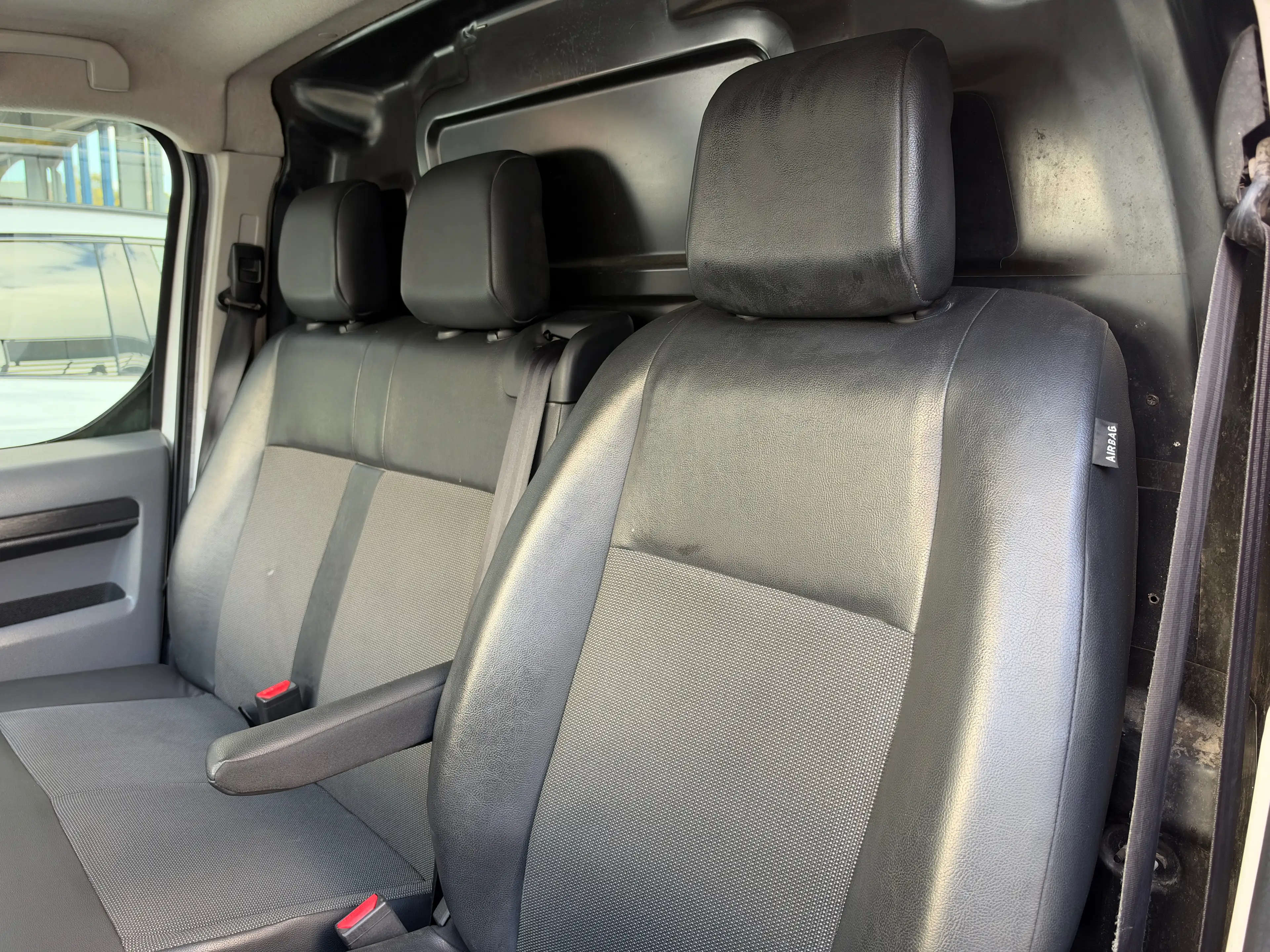 Peugeot Expert 310 2.0 BlueHDi L2H1 5p./3pl. Confort Édition — photo 10