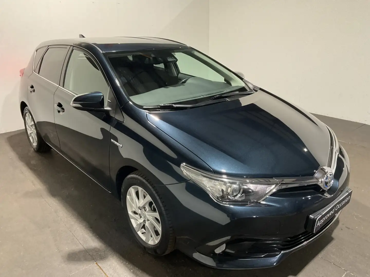 Toyota Auris 1.8 Hybrid Dynamic Go Grijs - 2