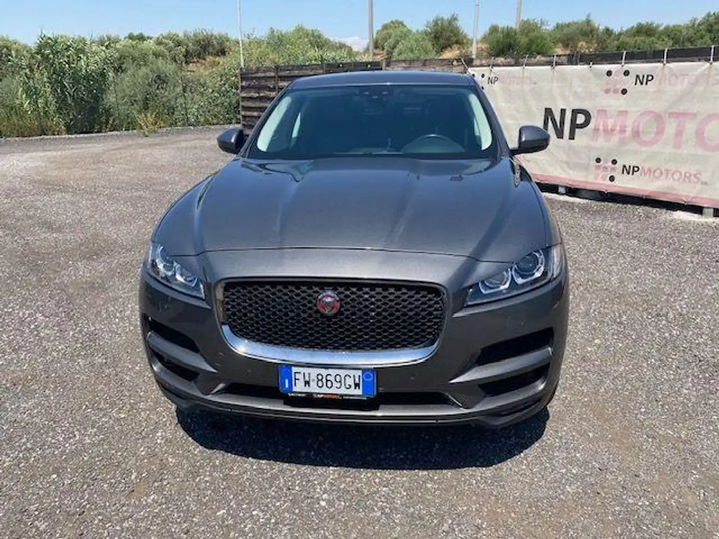 Jaguar F-Pace 2.0d 180 CV AWD Portfolio Gris - 2