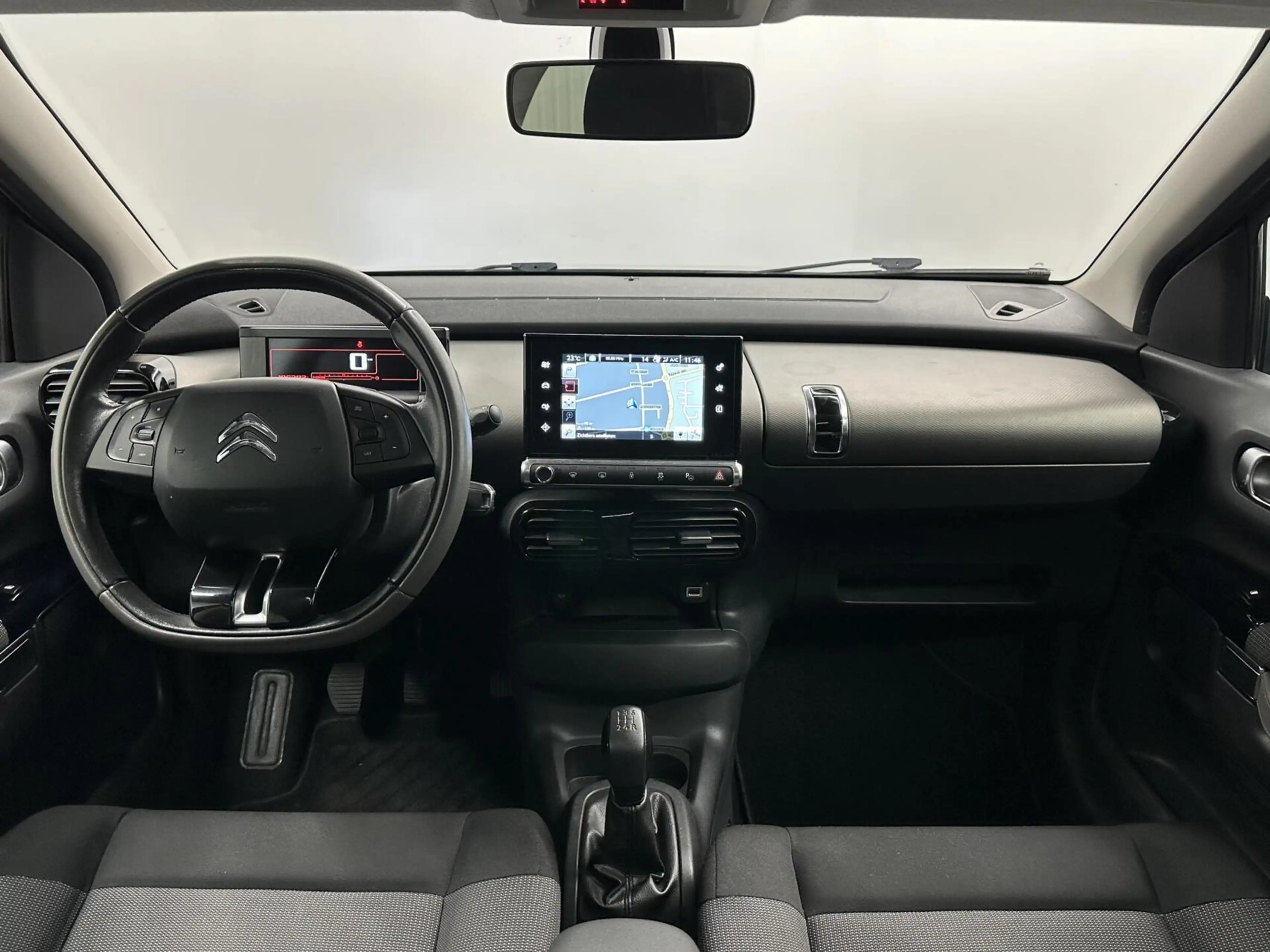 Citroen C4 Cactus 1.2 PureTech Shine PANO NAVI TREKHAAK CRUISE. — photo 2