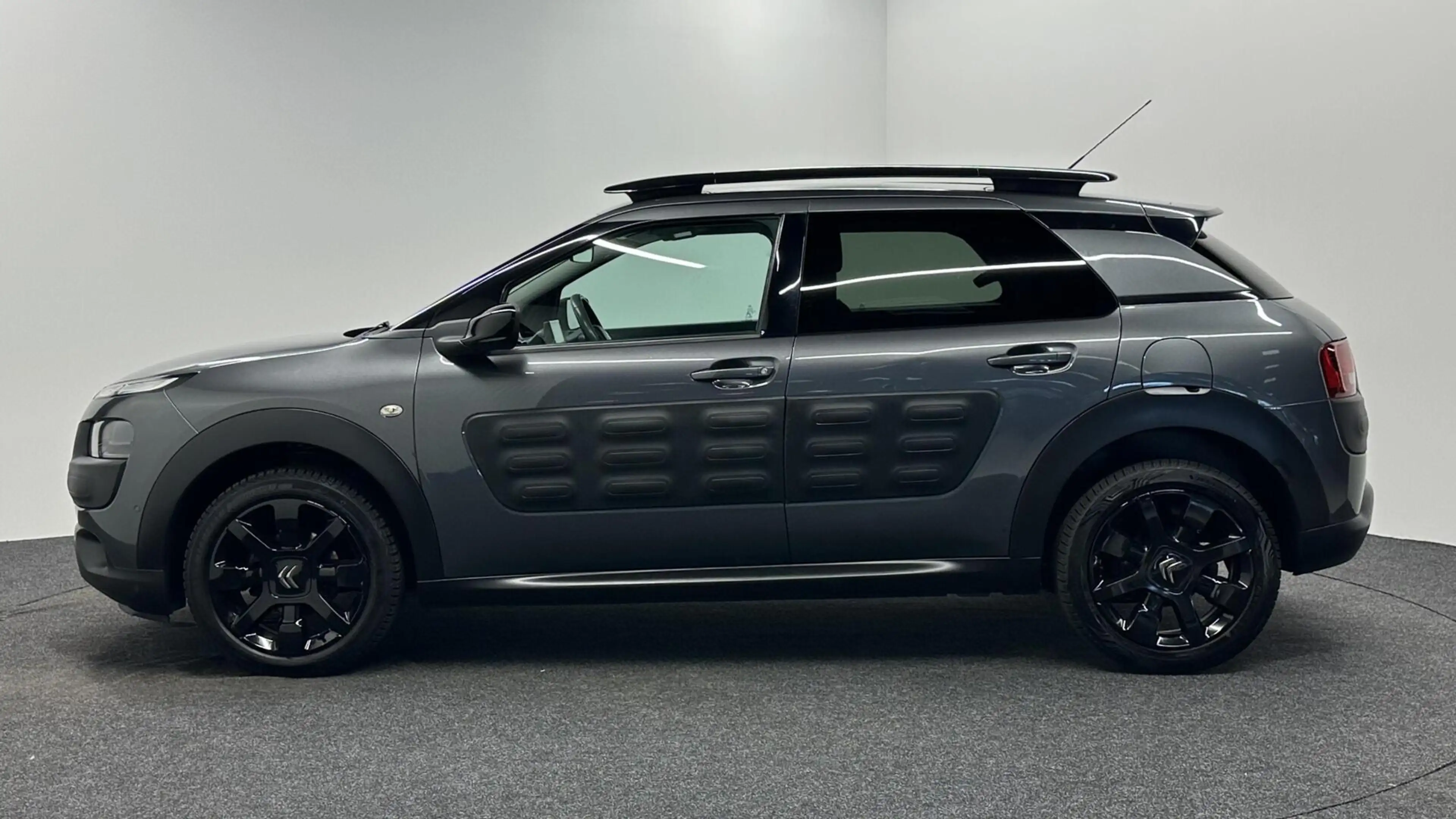 Citroen C4 Cactus 1.2 PureTech Shine PANO NAVI TREKHAAK CRUISE. — photo 8