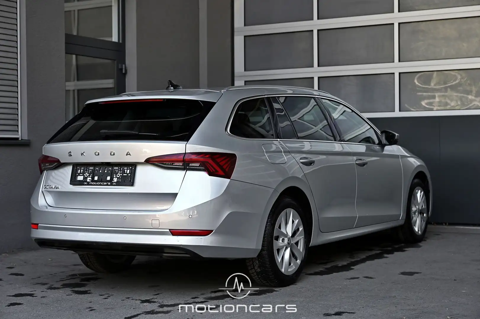Skoda Octavia 2.0 TDI DPF Business DSG Pickerl NEU Plateado - 2
