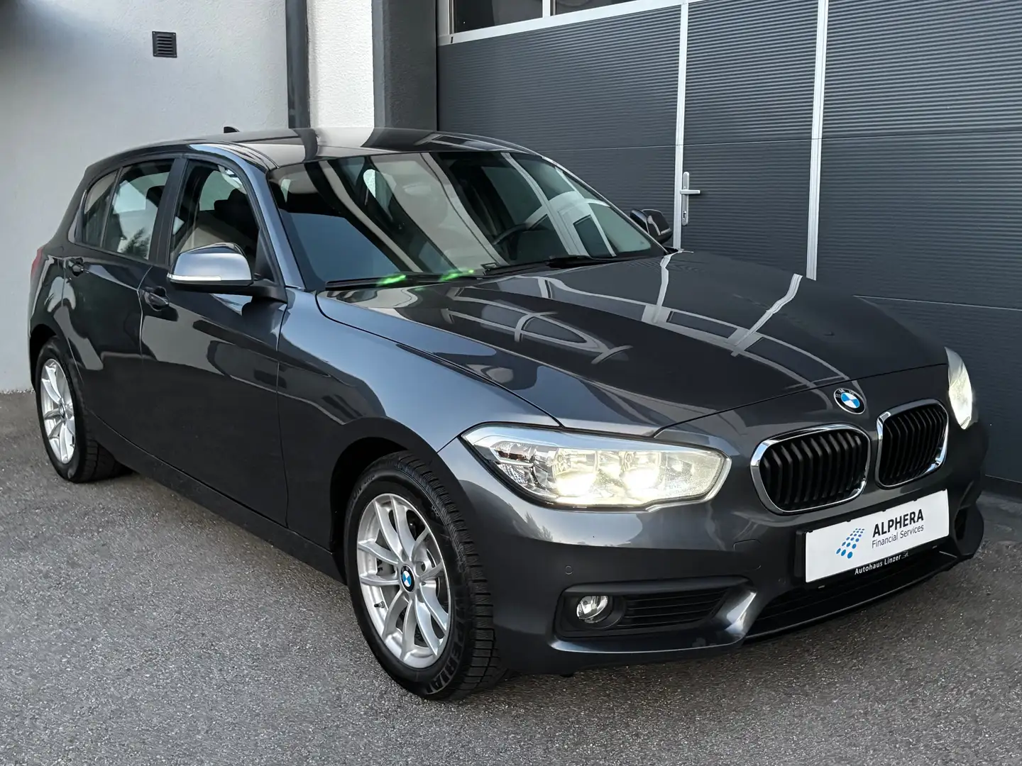 BMW 118 d Advantage aut. *PDC*Navigation*Klimatronic*Tempomat*Pickerl neu* Grau - 1