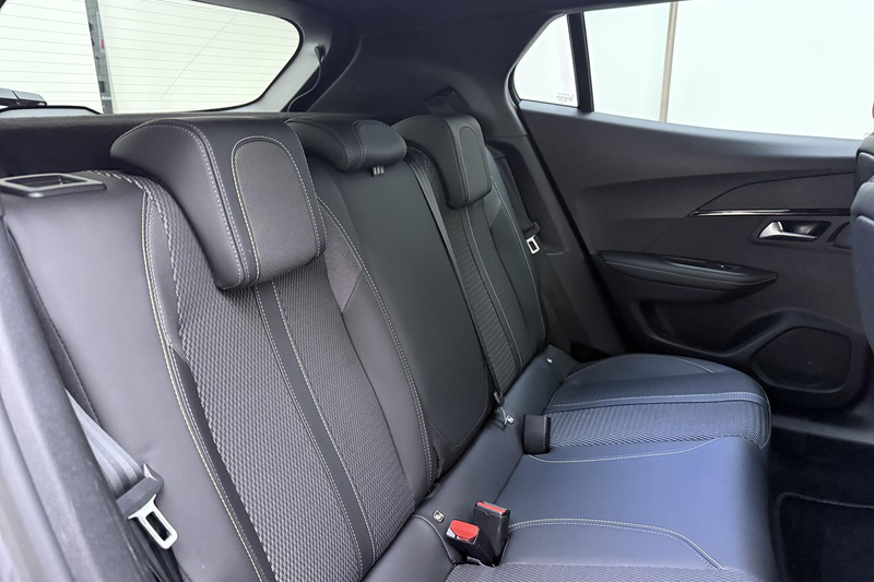 Peugeot e-2008 EV GT 54 kWh | Achteruitrijcamera | Parkeersensore — photo 14
