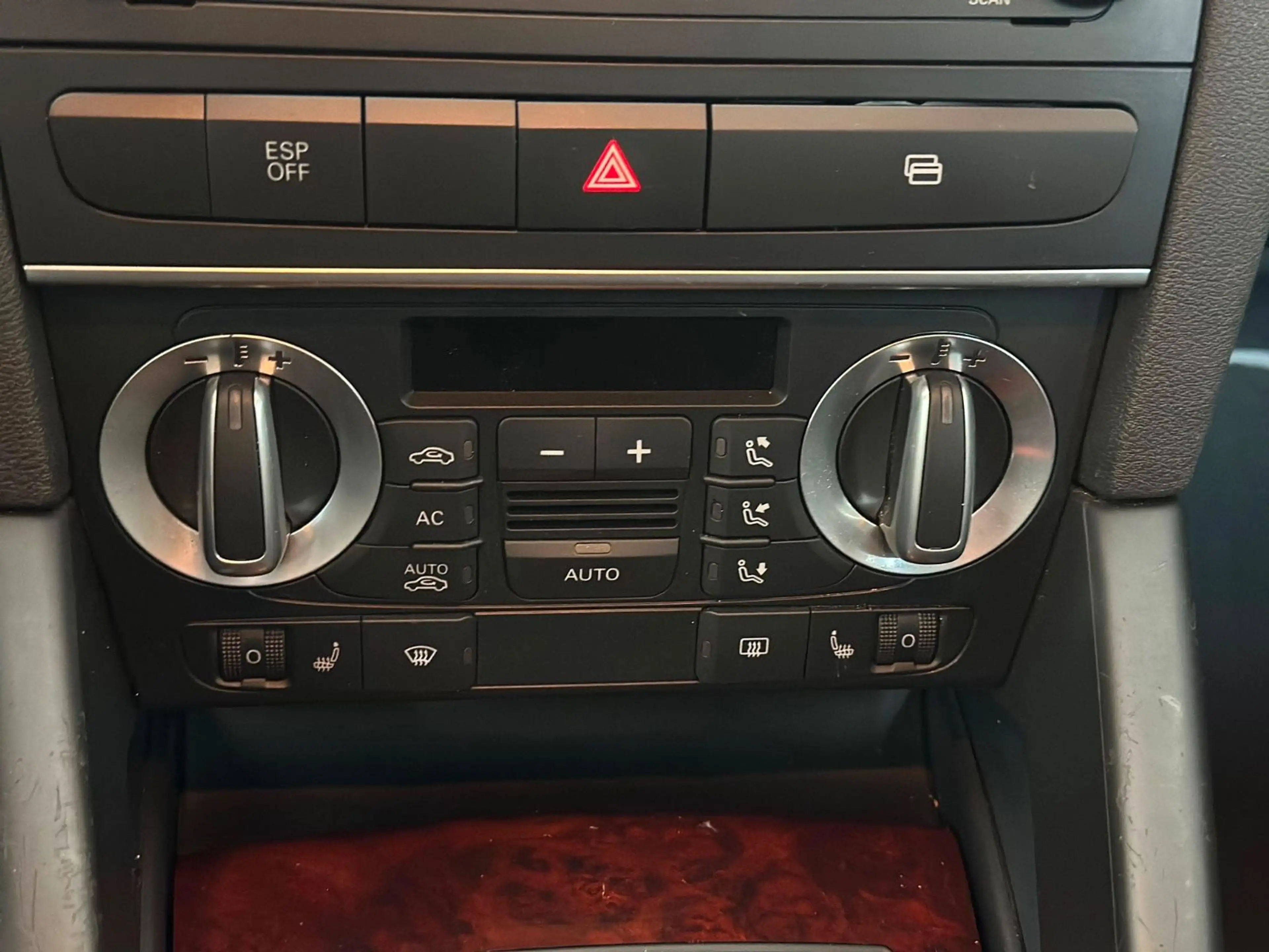 Audi A3 Sportback 1.8 TFSI Ambiente Anhängerkupplung — photo 15