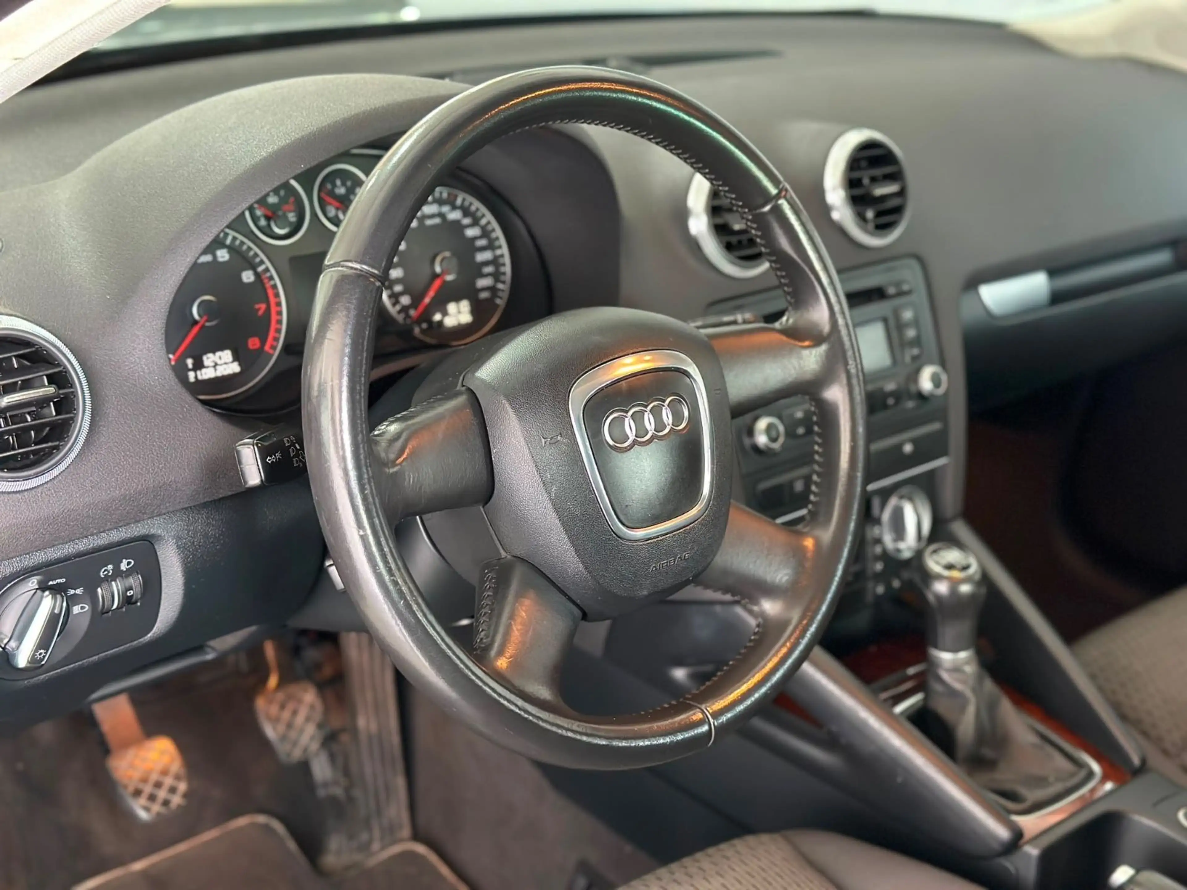 Audi A3 Sportback 1.8 TFSI Ambiente Anhängerkupplung — photo 3